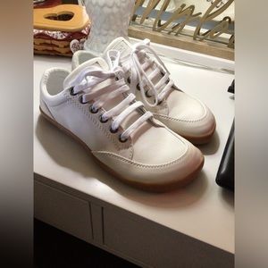 Splay Freestyle Leather Shoes Ivory 7W/5Y NWOT